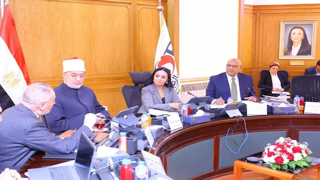 وزيرة التضامن تراجع الموازنة التخطيطية لبنك ناصر الاجتماعي للعام المالي الجديد